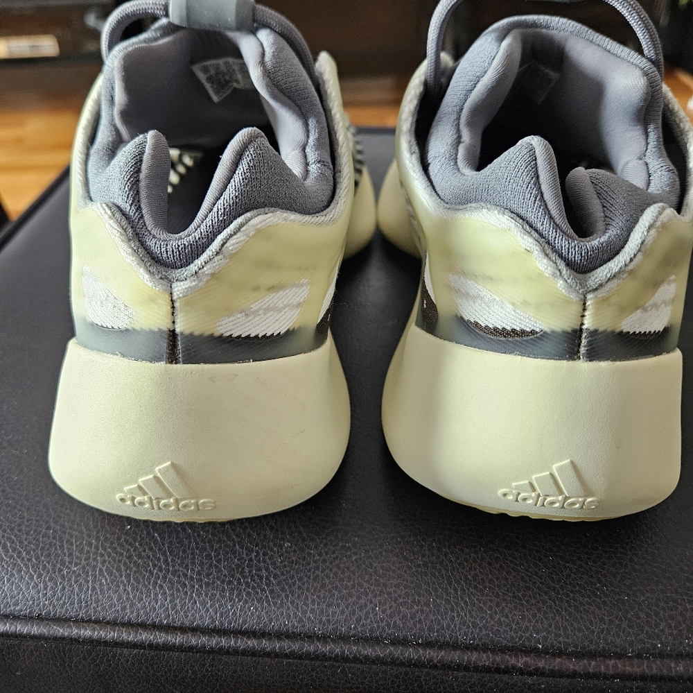 adidas gazelle silver green womens ID1674 adidas Yeezy 700 V3 Fade Salt [USED]